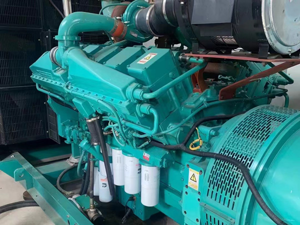 临安更换100kW柴油发电机组机油时，需要注意哪些事项？